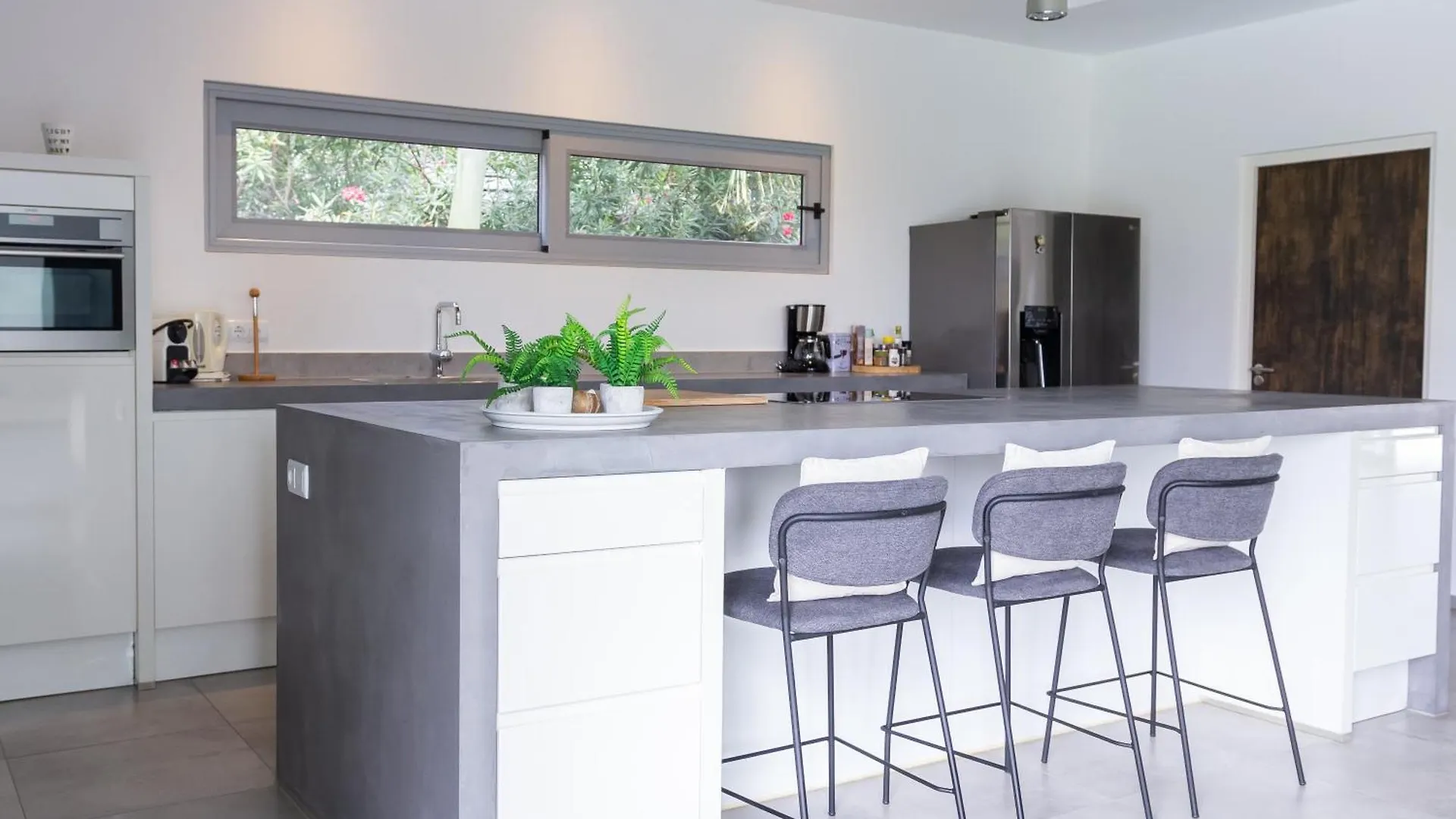 Stylish 4 Bedroom Modern Villa Design, Walking Distance From The Beach Jan Thiel Curacao