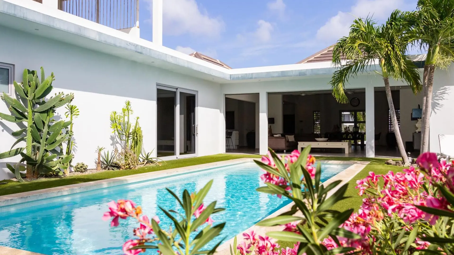 Stylish 4 Bedroom Modern Villa Design, Walking Distance From The Beach Jan Thiel 0*,
