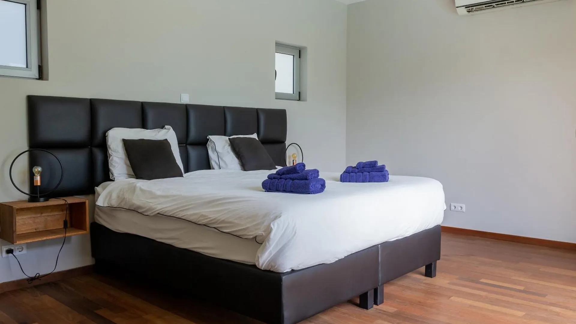 Jan Thiel Stylish 4 Bedroom Modern Villa Design, Walking Distance From The Beach 0*, Jan Thiel קוראסאו