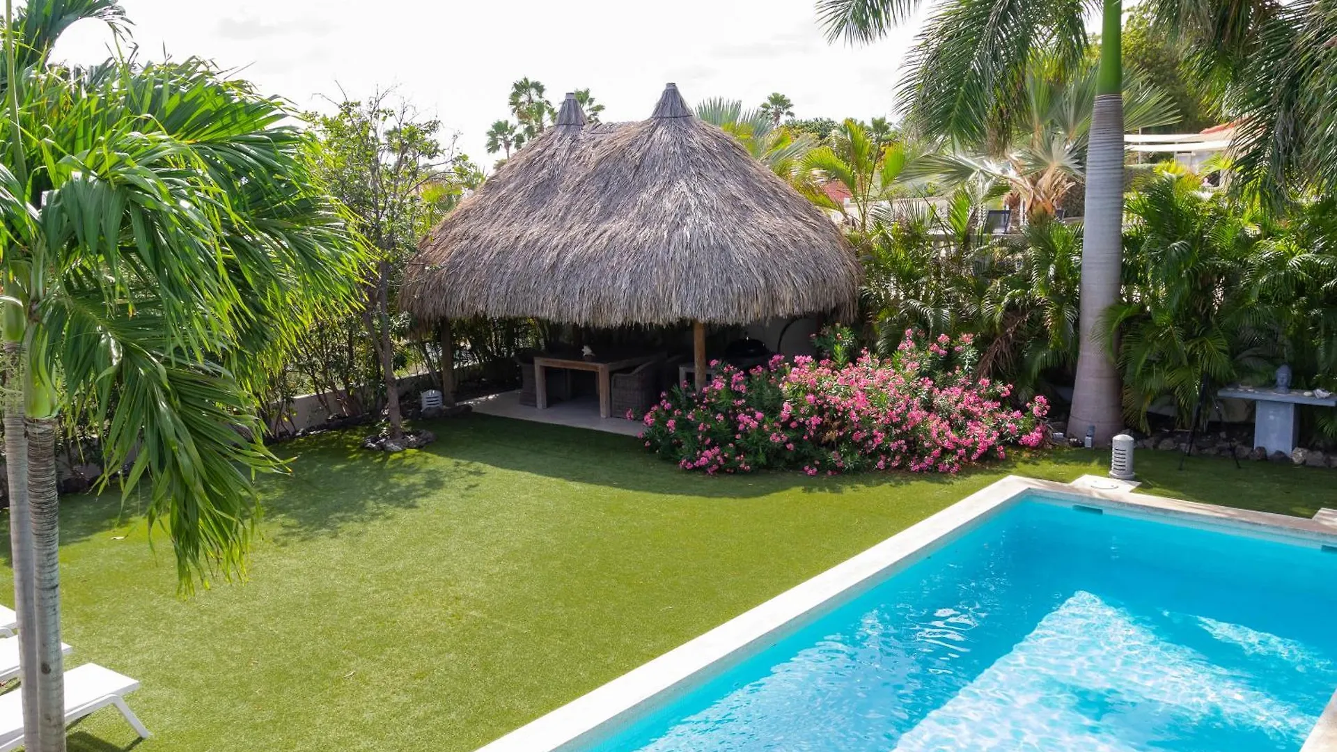 Jan Thiel Stylish 4 Bedroom Modern Villa Design, Walking Distance From The Beach Jan Thiel