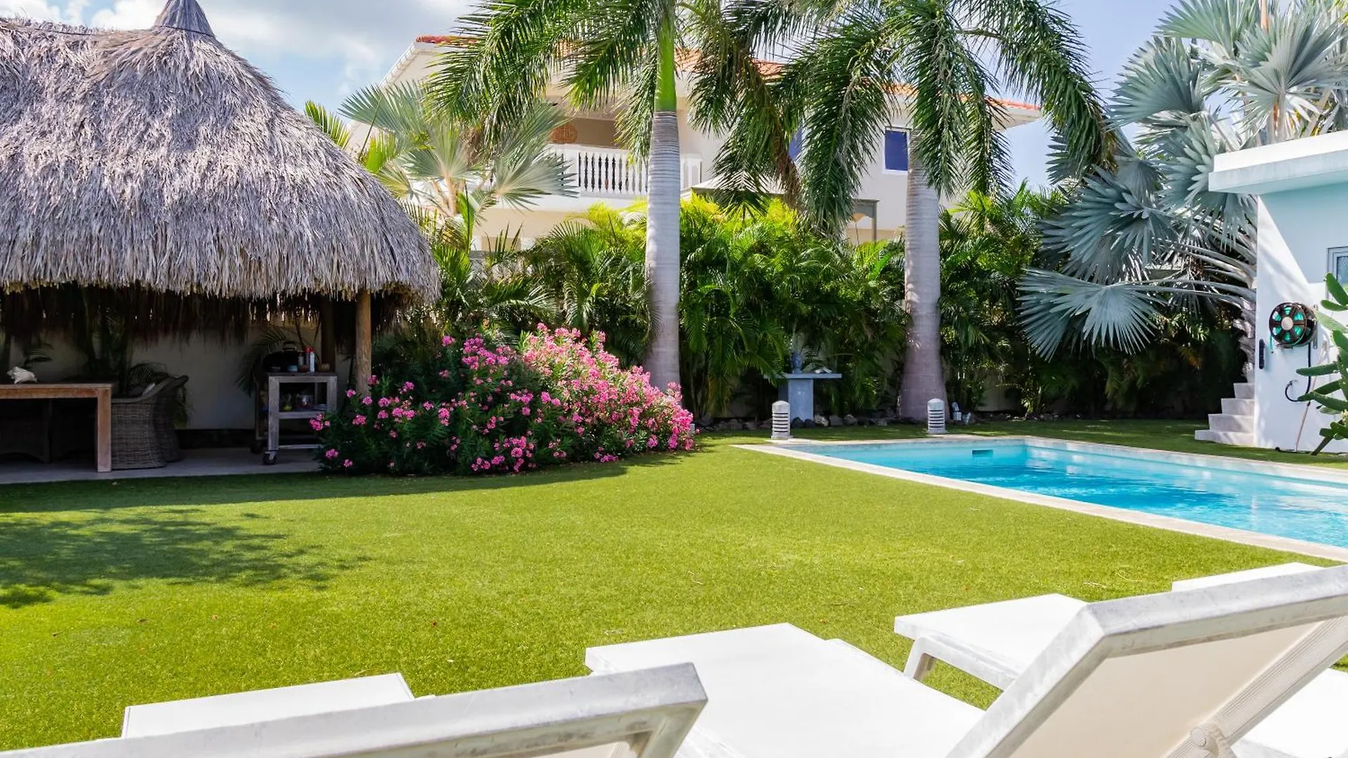 Jan Thiel Stylish 4 Bedroom Modern Villa Design, Walking Distance From The Beach