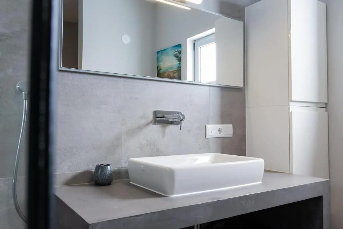 Jan Thiel Stylish 4 Bedroom Modern Villa Design, Walking Distance From The Beach קוראסאו