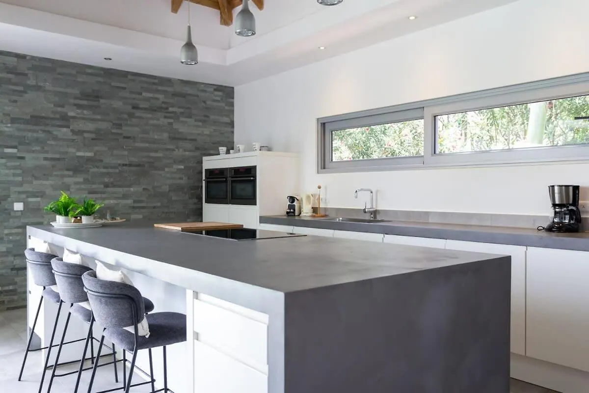 Jan Thiel Stylish 4 Bedroom Modern Villa Design, Walking Distance From The Beach קוראסאו
